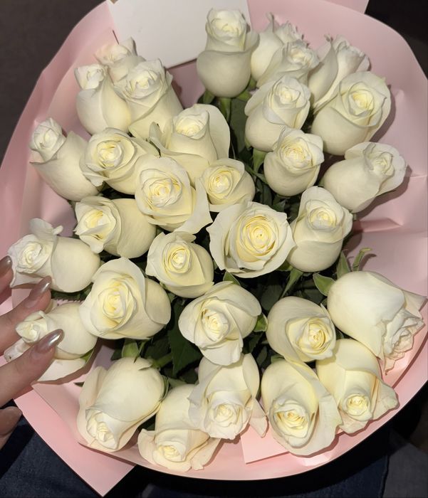 Красивые свежие цветы в продаже