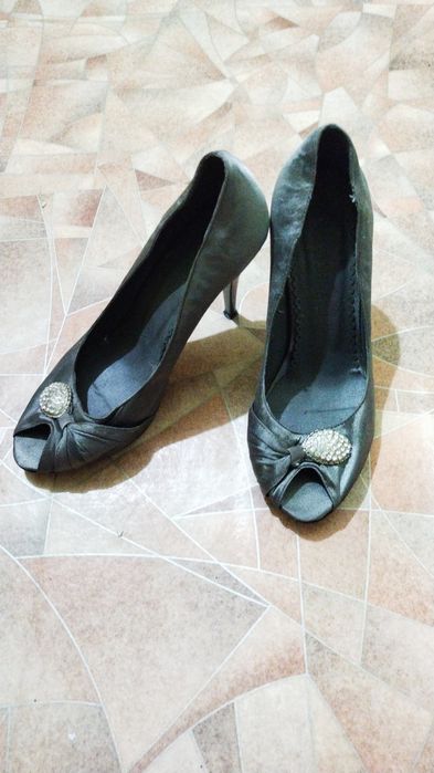 Отдам туфли на шпильке