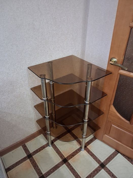 Продам Тумбу стеклянную угловую