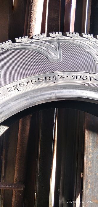 Продам шины б/у225-65 р17 в хорошем состоянии четыре баллона.