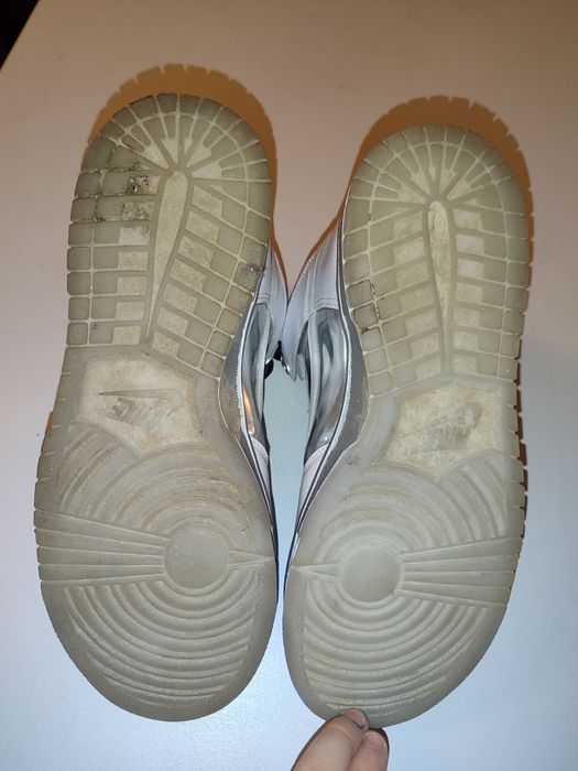 Nike W Dunk High SE 40
White/ White/ Mettalic Silver
White/ White/