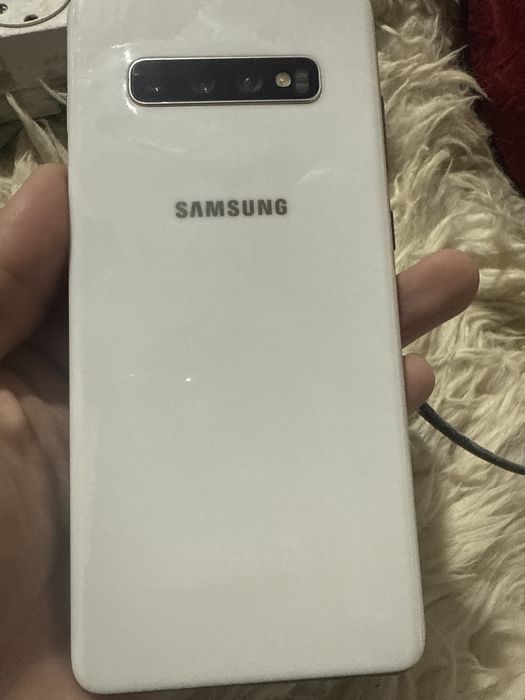 Samsung s10 plus sotiladi imelari o’tgan aybi bor ishlatishga bo’ladi
