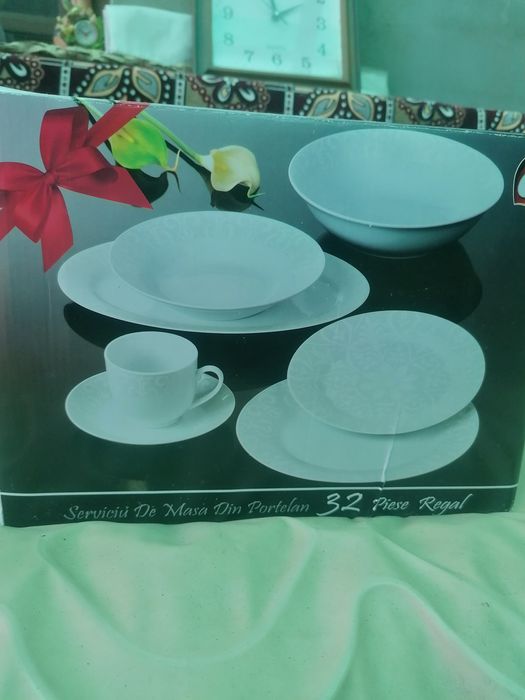 Serviciu de masă regal din porțelan OTI