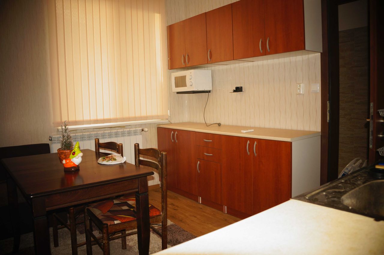 Дава се под наем Етаж от къща в Сливен, Българка - 115 кв.м за 280.5 € - Снимка #9