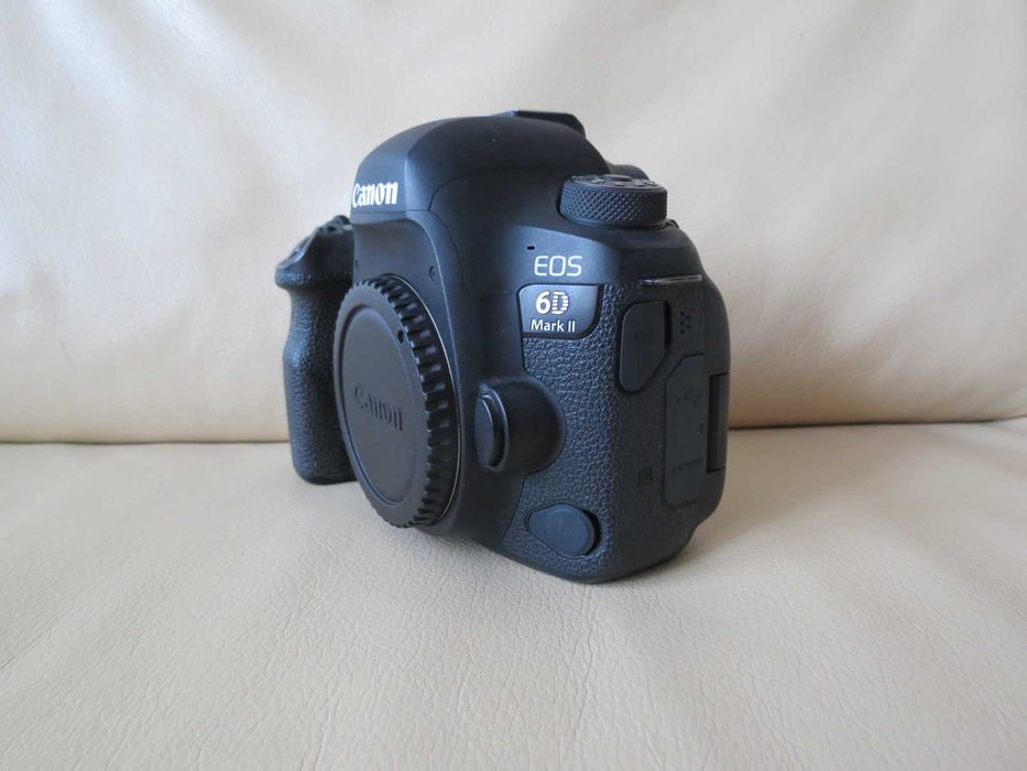 Aparat Foto DSLR Canon EOS 6D Mark II (Body) + 2 Baterii