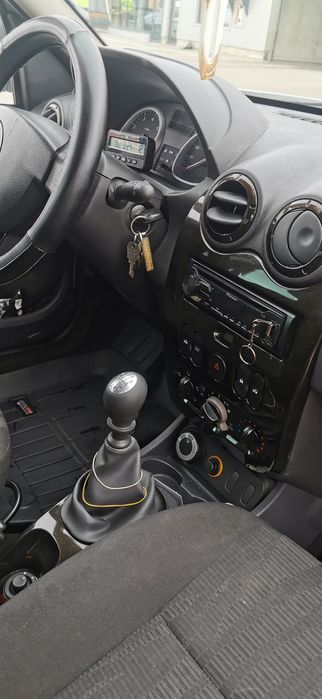Vând Dacia Duster 4x4