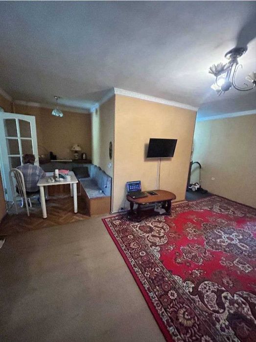 2/3/5 Новомосковская, СК Старт и Кардиоцентр,балкон 2 на 6, под ремонт