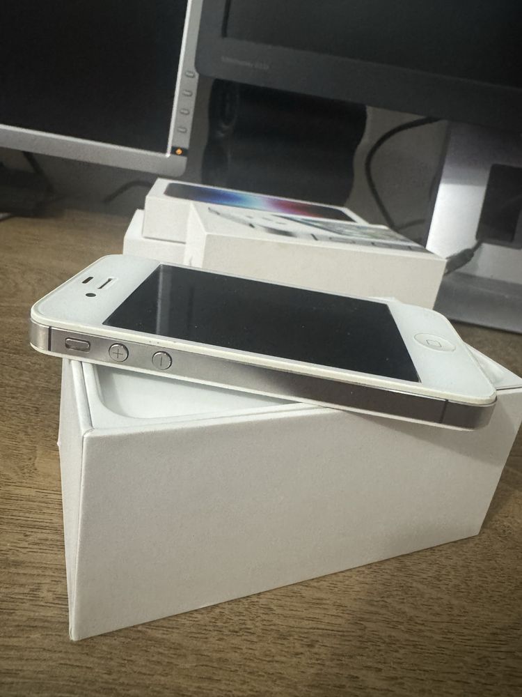 Продавам APPLE iPhone 4s 16GB