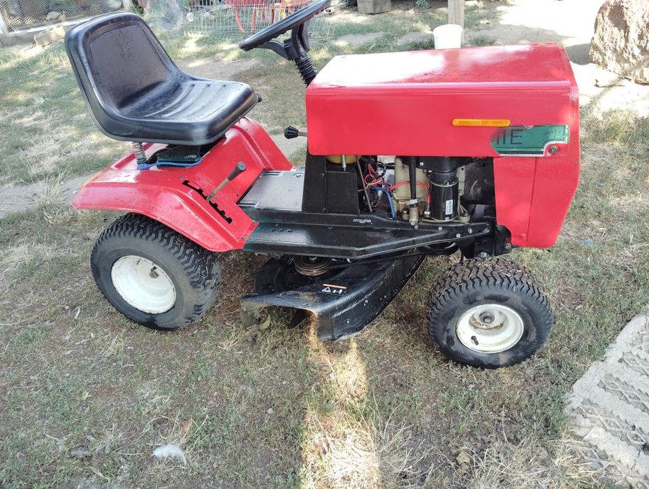 Tractoraș  tuns gazon