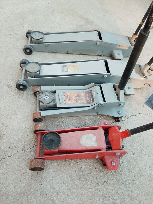 Продам гидравлический домкраты