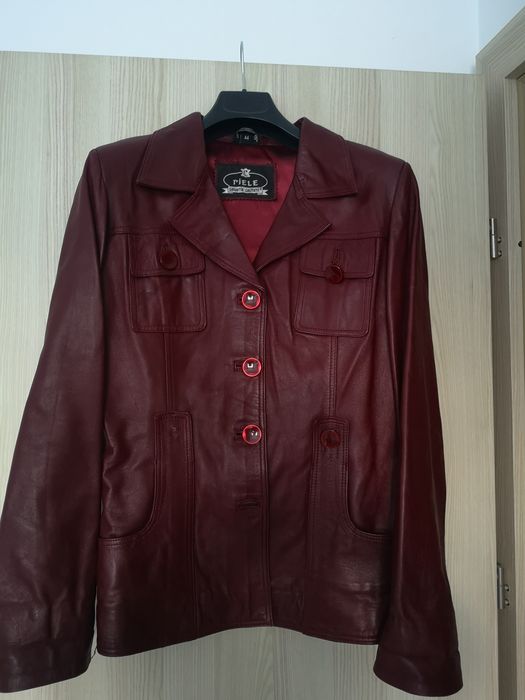 Vând geaca de piele rosu vișiniu