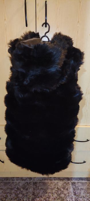 Дамски пухен елек с качулка