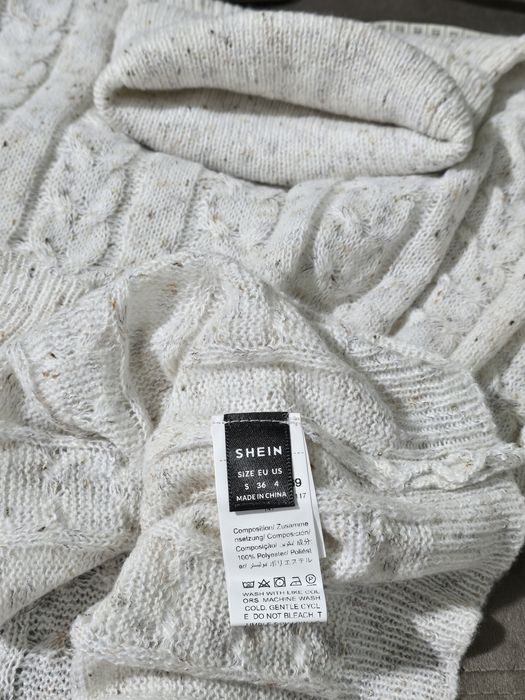 Plovar dama cu decupaje pe umeri