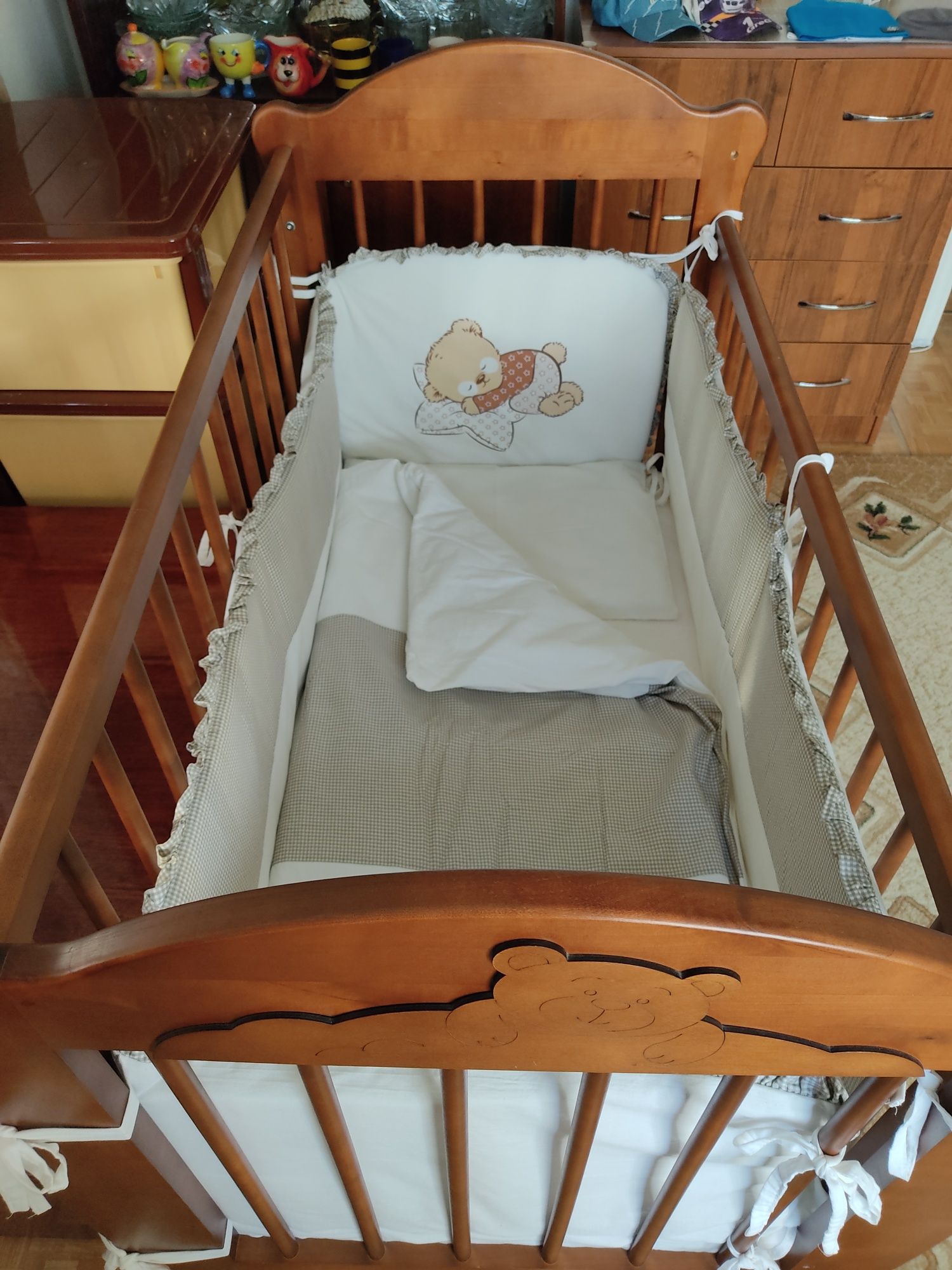 Детская кроватка+матрас+комплект постельного белья