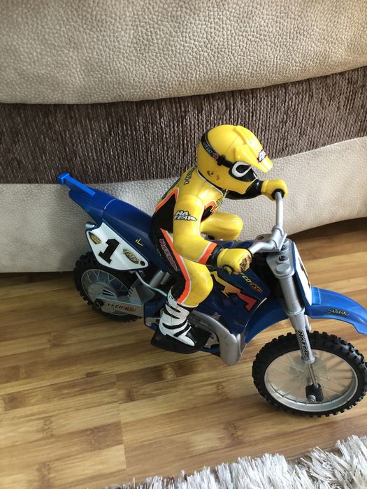 Vând motocicletă de jucarie