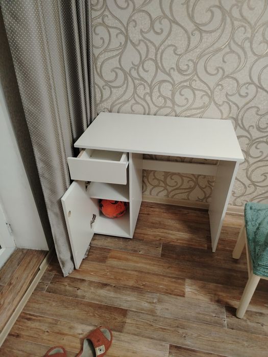 Продам стол для школьников