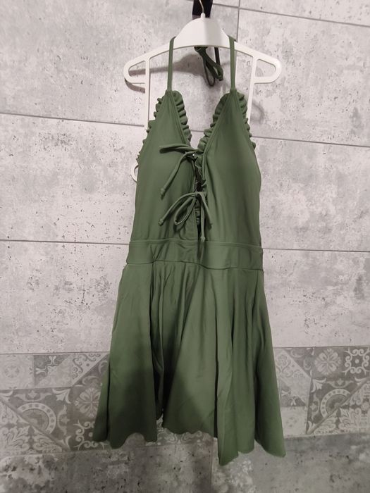 Costum de baie tip rochiță shekini – elegant, halter, V-neck, spate de