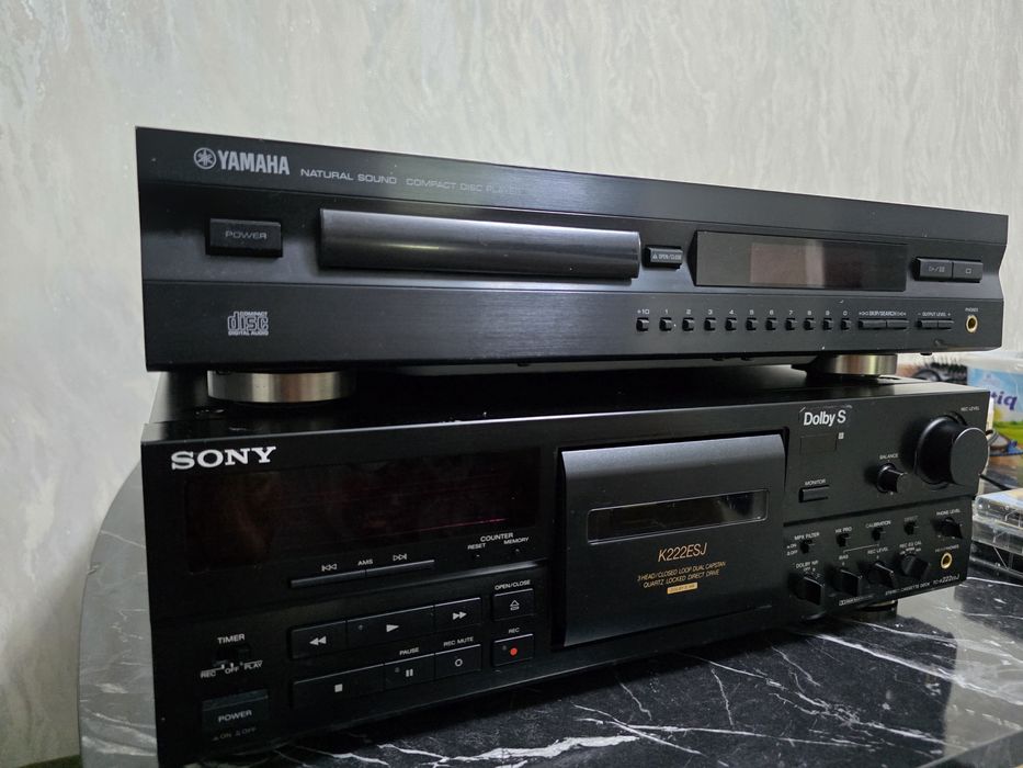 Yamaha CDX - 496 CD проигрыватель сотилади