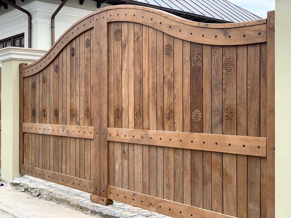 Porti si garduri din lemn (la comanda)