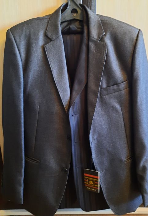 Продажа мужских новых костюмов