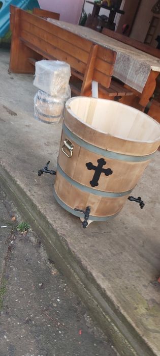 putina cada  apa sfintita