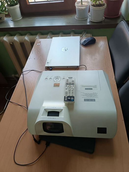 Продаю проектор Эрсон.