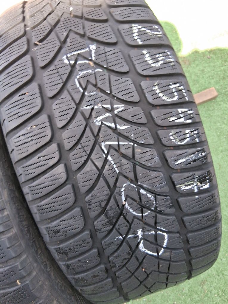 235 45 17 DUNLOP 2бр зимни