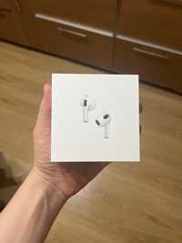 Наушники б/у Airpods 3