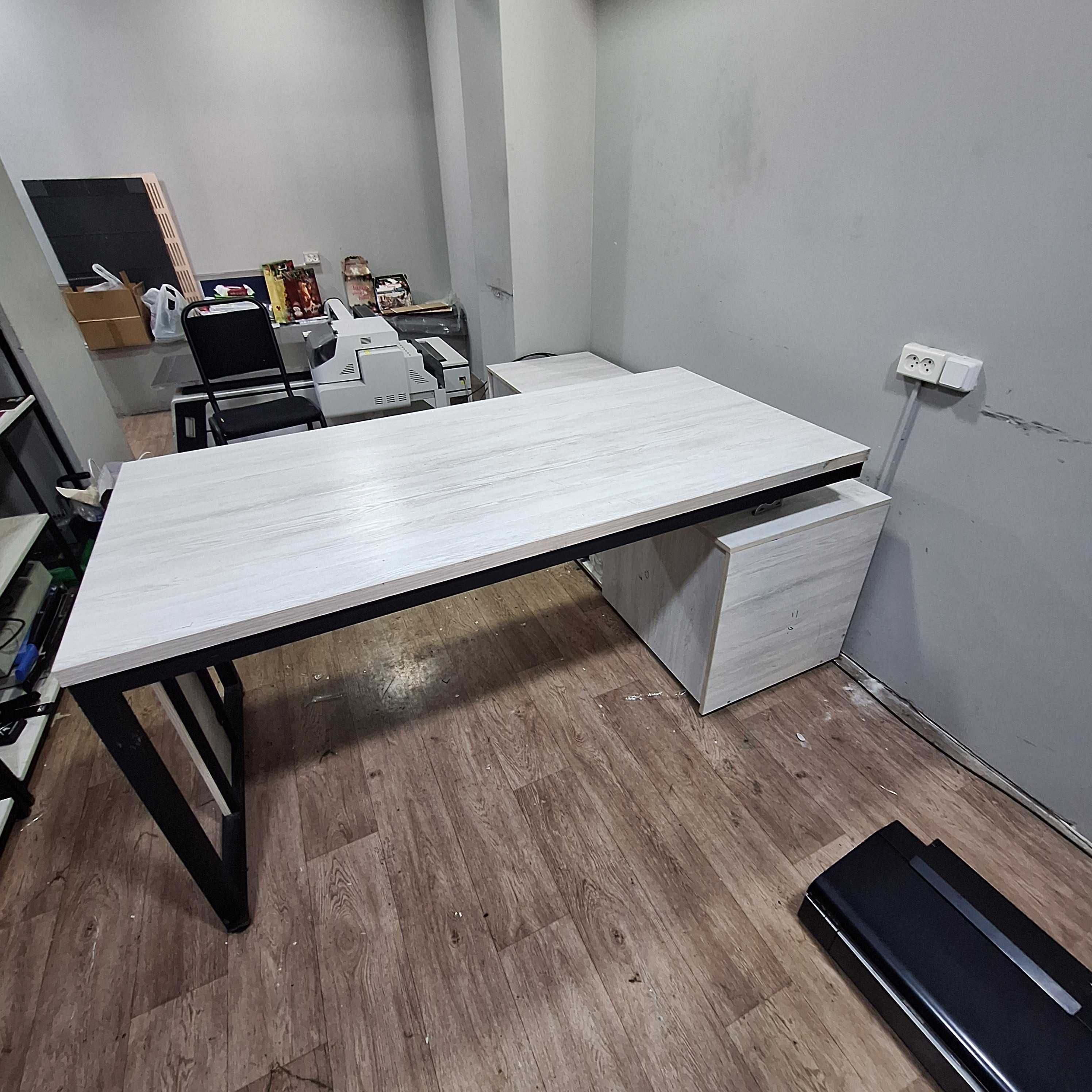 Продаю стол для руководителя — Loft стиль