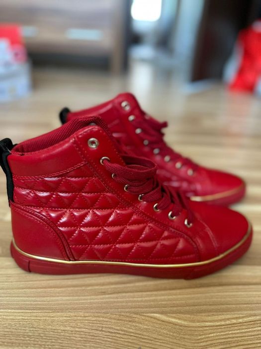 Adidasi piele GUESS marimea 43.