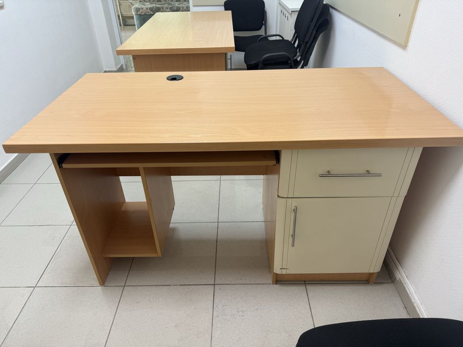 Офисная мебель: Шкафы и писменные столы