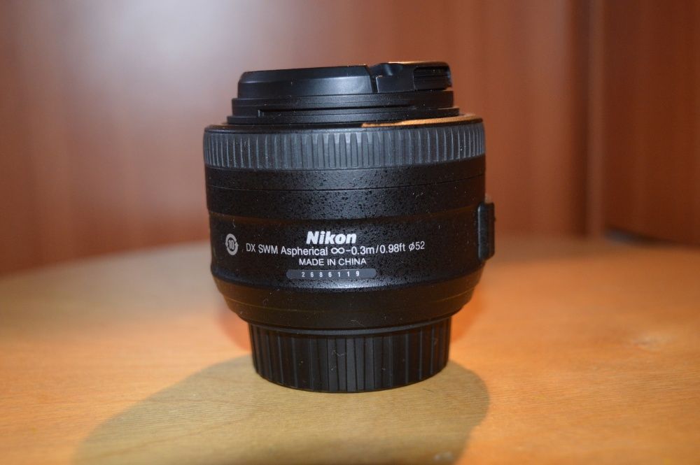 Aparat foto Nikon D3200 Rosu cu obiectiv Nikkor 35mm f/1.8G