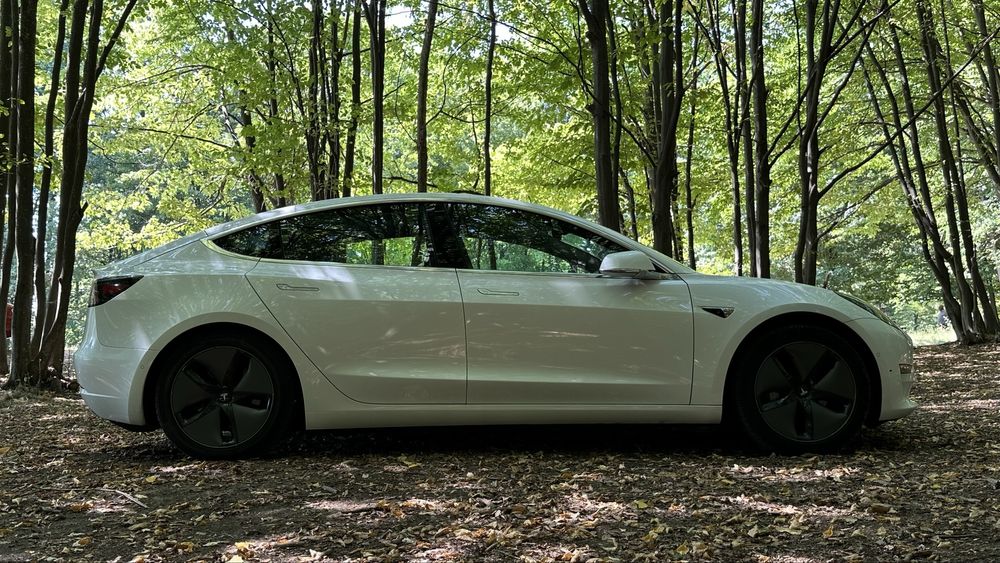 Tesla Standard Range 80.000 km TVA Deductibil