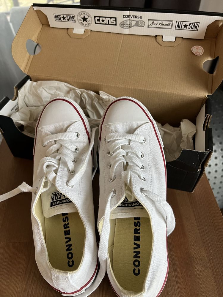 Нови бели кецове Converse / Конвърс, 37,5
