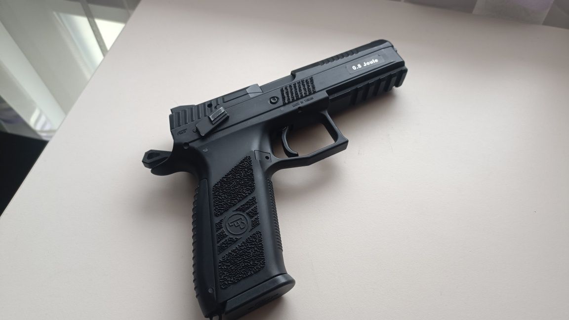 Airsoft пистолет Cz p09