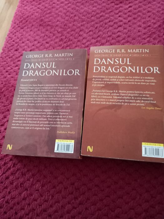 Volumele 1 și 2 ( Cartea a5a) din " Dansul Dragonilor" de R.R Martin