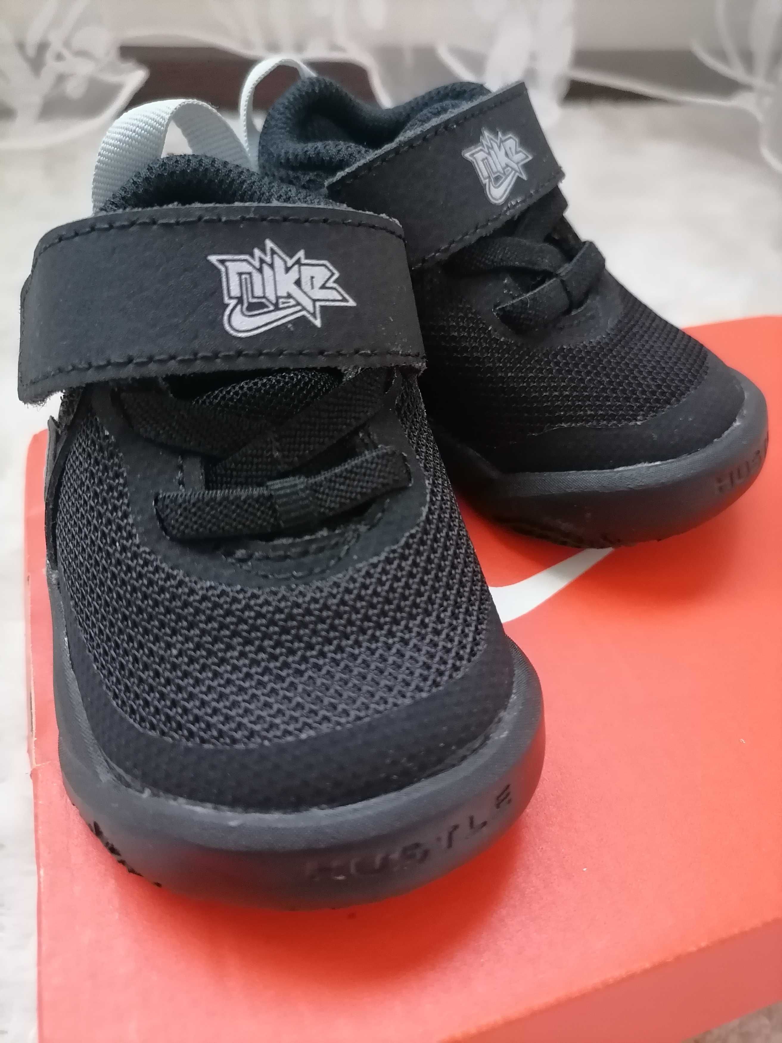 Бебешки маратонки Nike Team Hustle D, нови