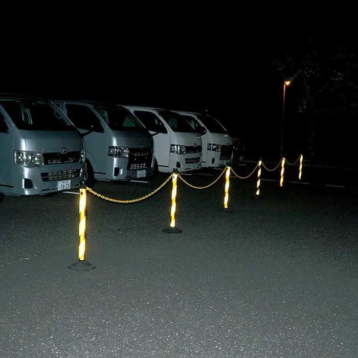 Stalp Delimitare Reflectorizant Negru-Galben cu Lanț 87cm