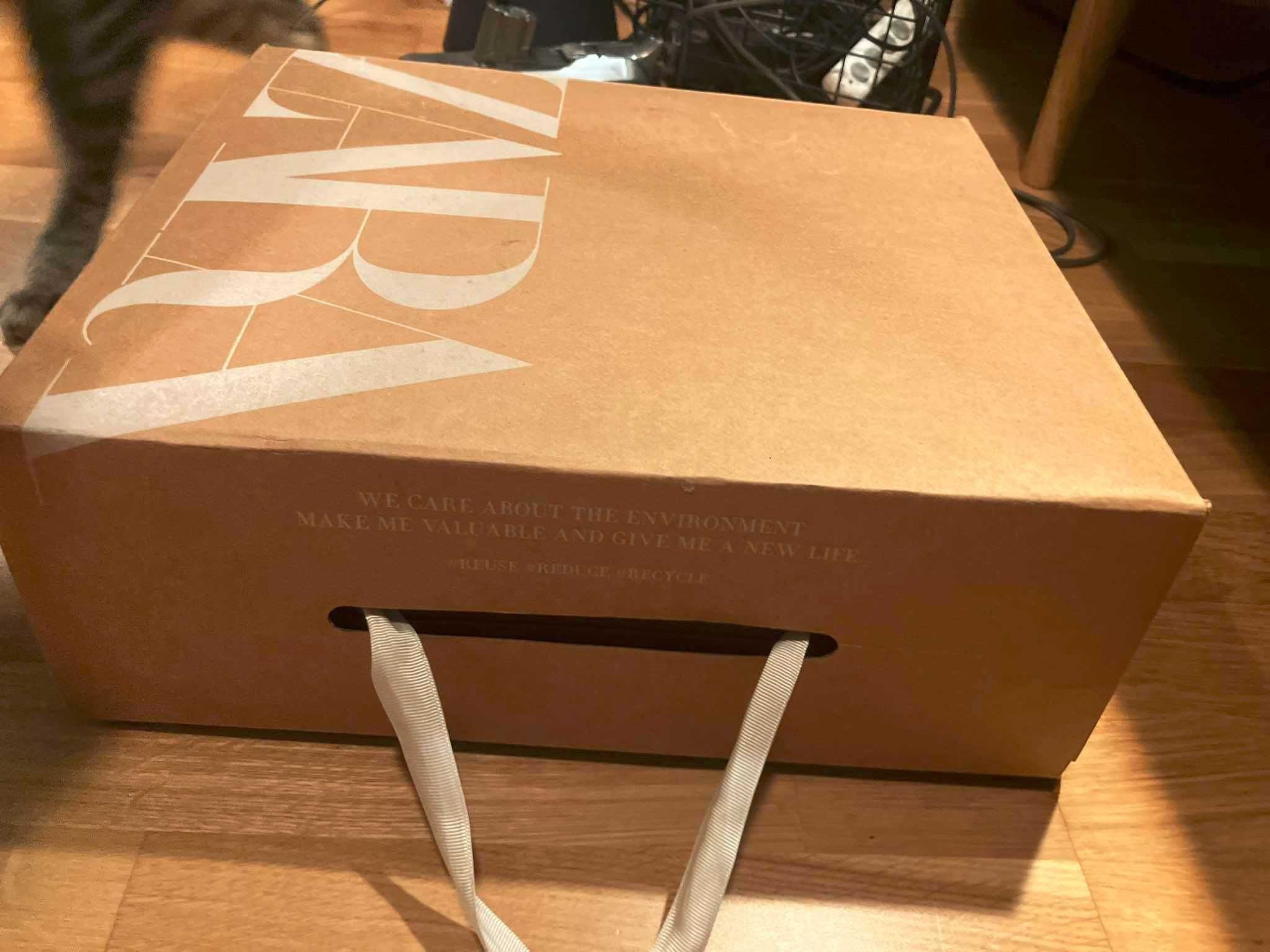 ZARA БОТИ  естествена кожа, чисто нови в кутия, номер  37