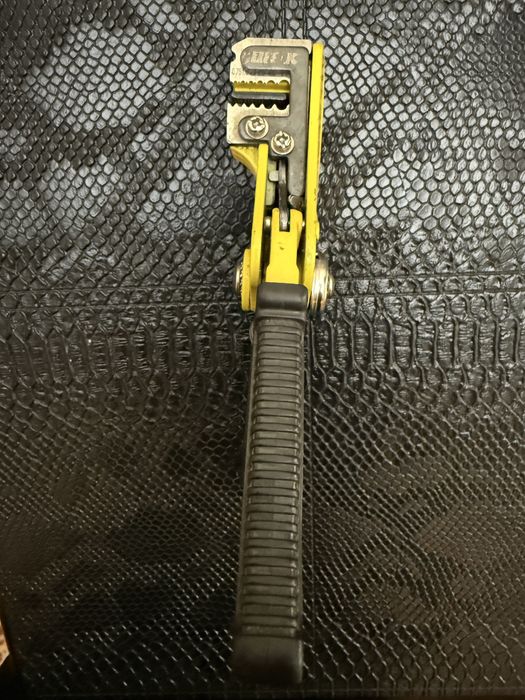 Продам стриппер - инструмент для снятия изоляции проводов