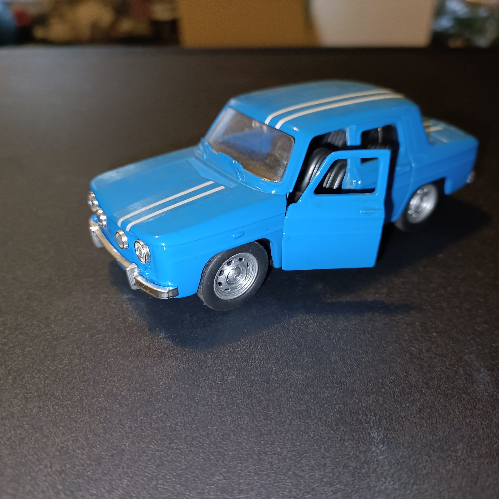 Macheta Renault 8