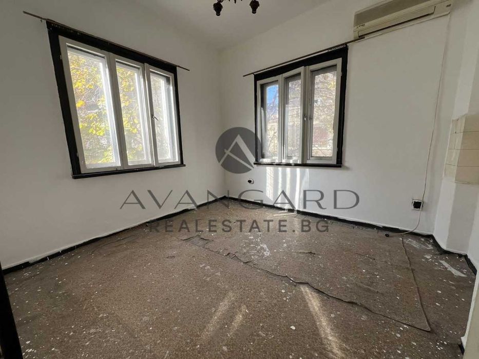 Продава се Четиристаен апартамент в Пловдив, Център - 159 кв.м за 1876 €/кв.м - Снимка #6