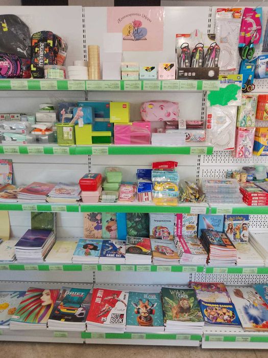 Метални стелажи за книжарница/НОВИ/