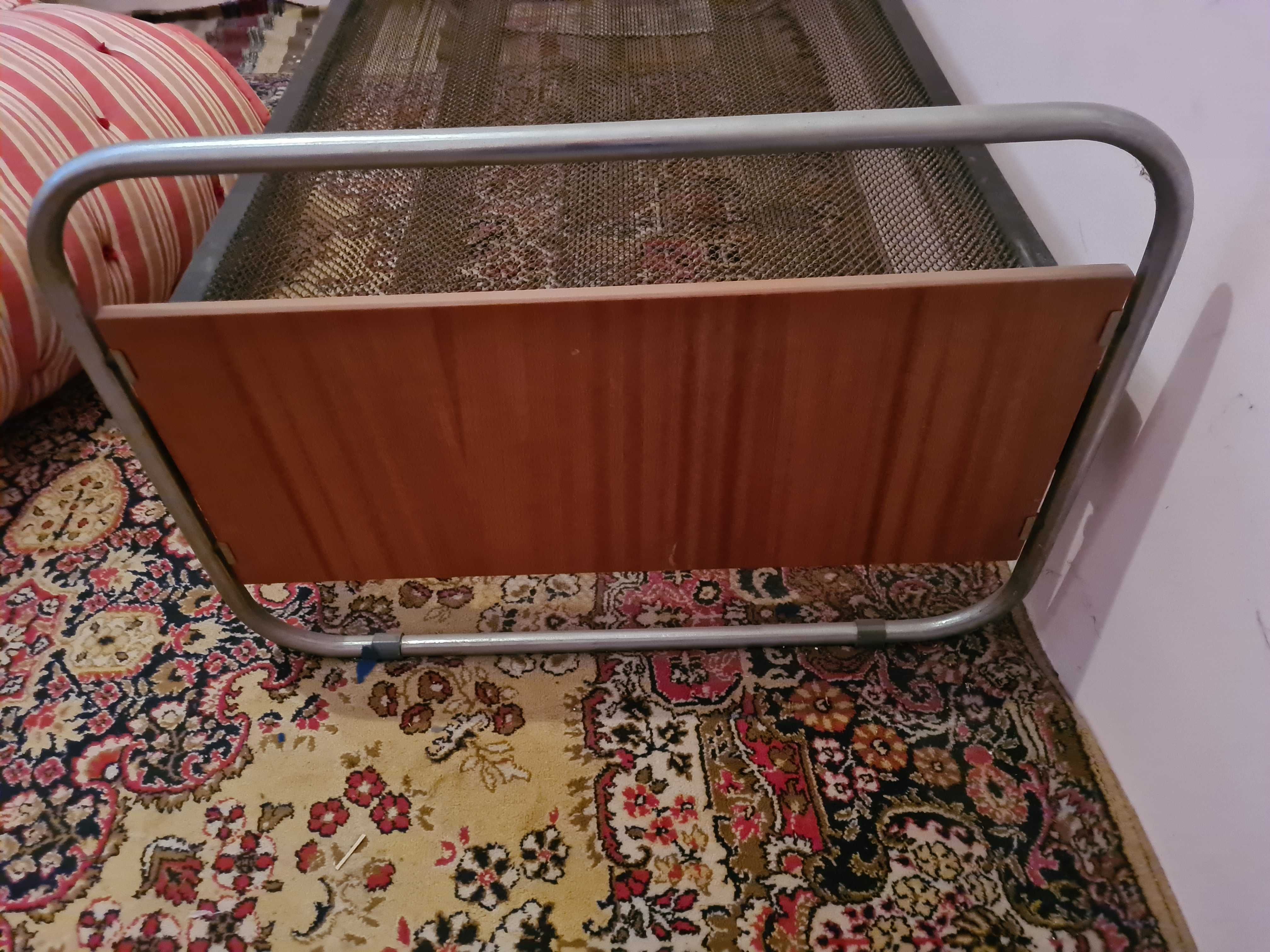 продавам единично легло с табли и пружина