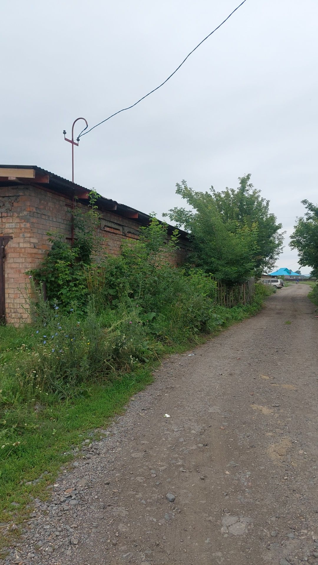 Продам участок с недостроеным домом