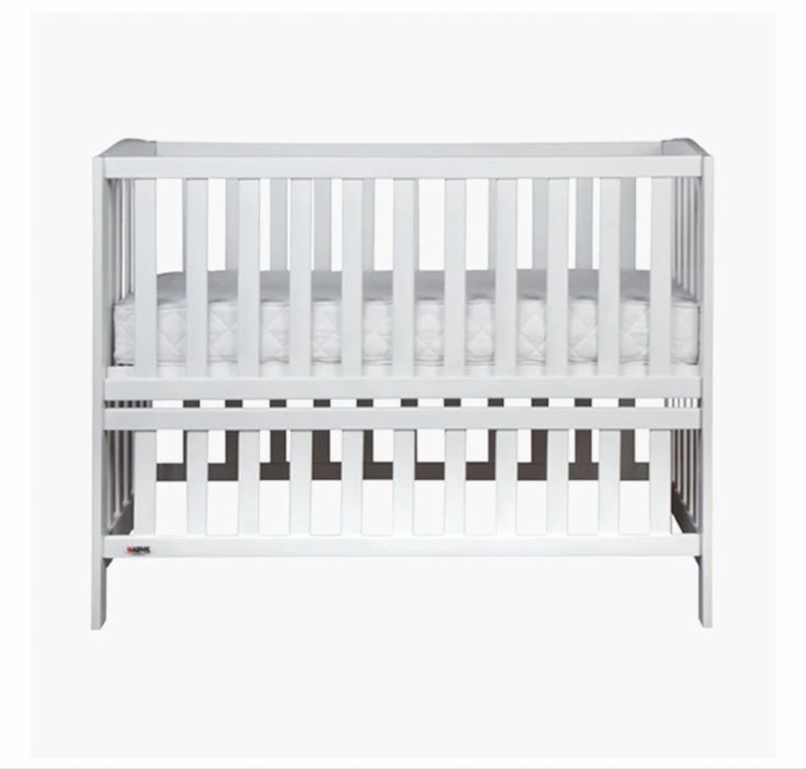 Patut din lemn alb pentru bebe