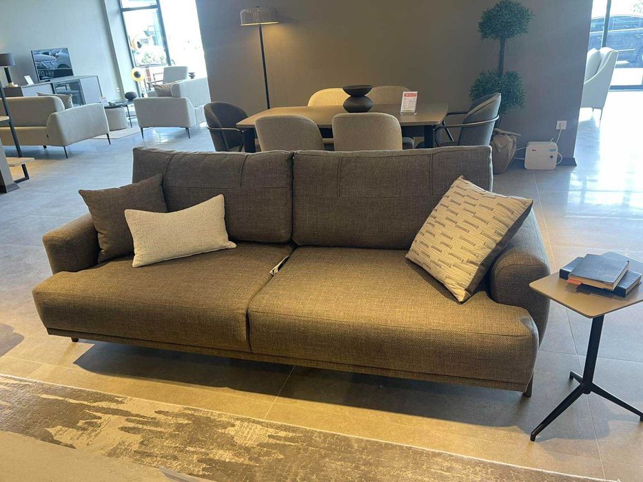 Диван в комплект с трапезарни столове