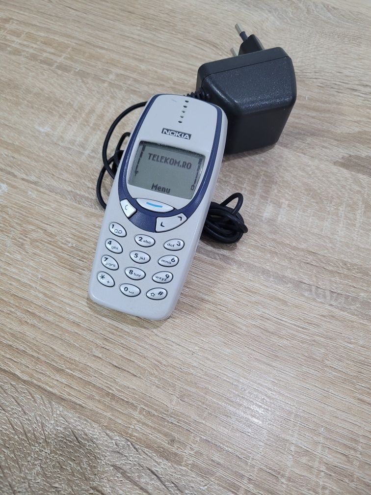 Nokia 3330 telefon de colectie funcțional