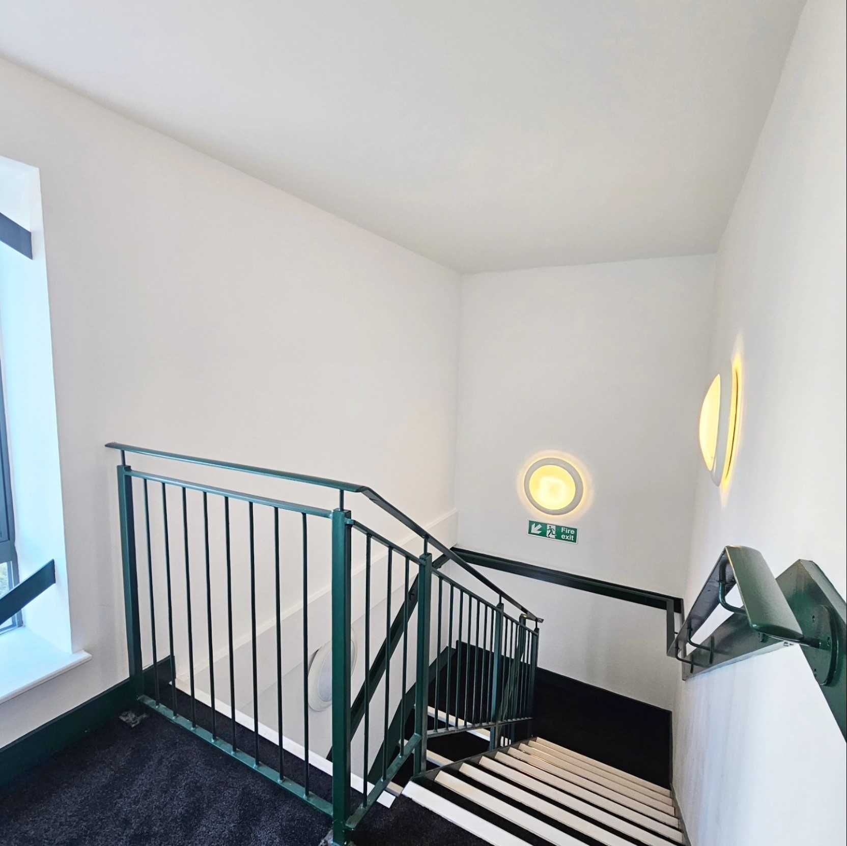 Zugrăvire profesională apartamente, scări de bloc București Renovision