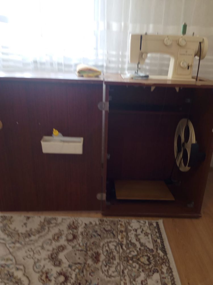 Продам швейную машинку